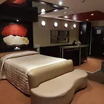 Le Chabrol Hotel&Suites