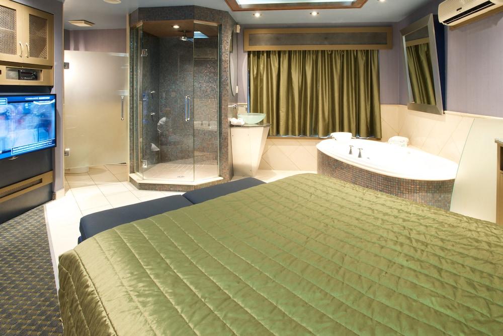 Le Chabrol Hotel&suites Hotel 3*