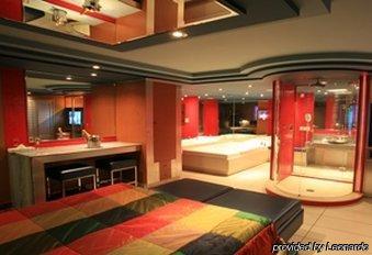 Le Chabrol Hotel&suites Hotel