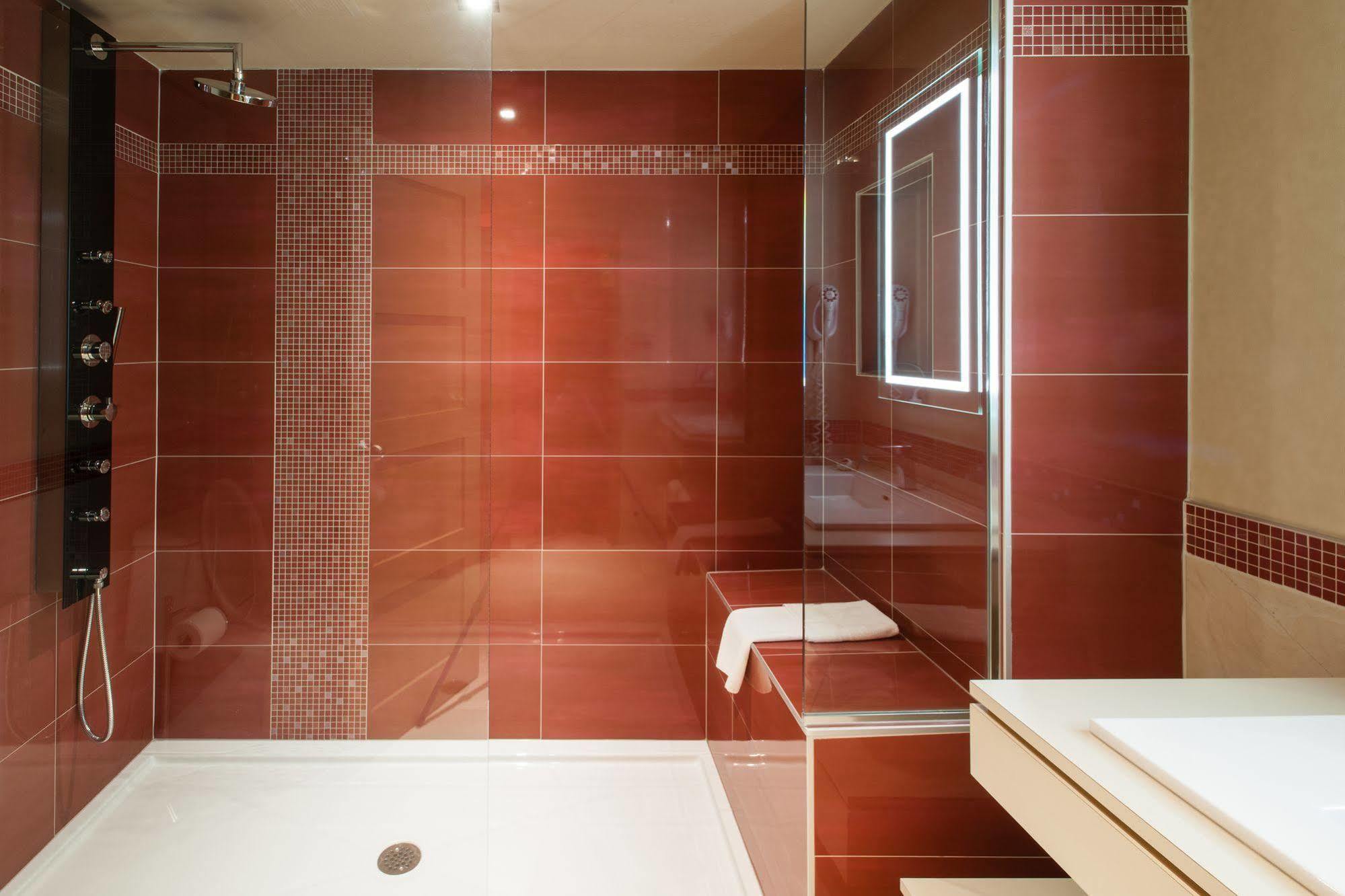 Le Chabrol Hotel&suites Hotel 3*
