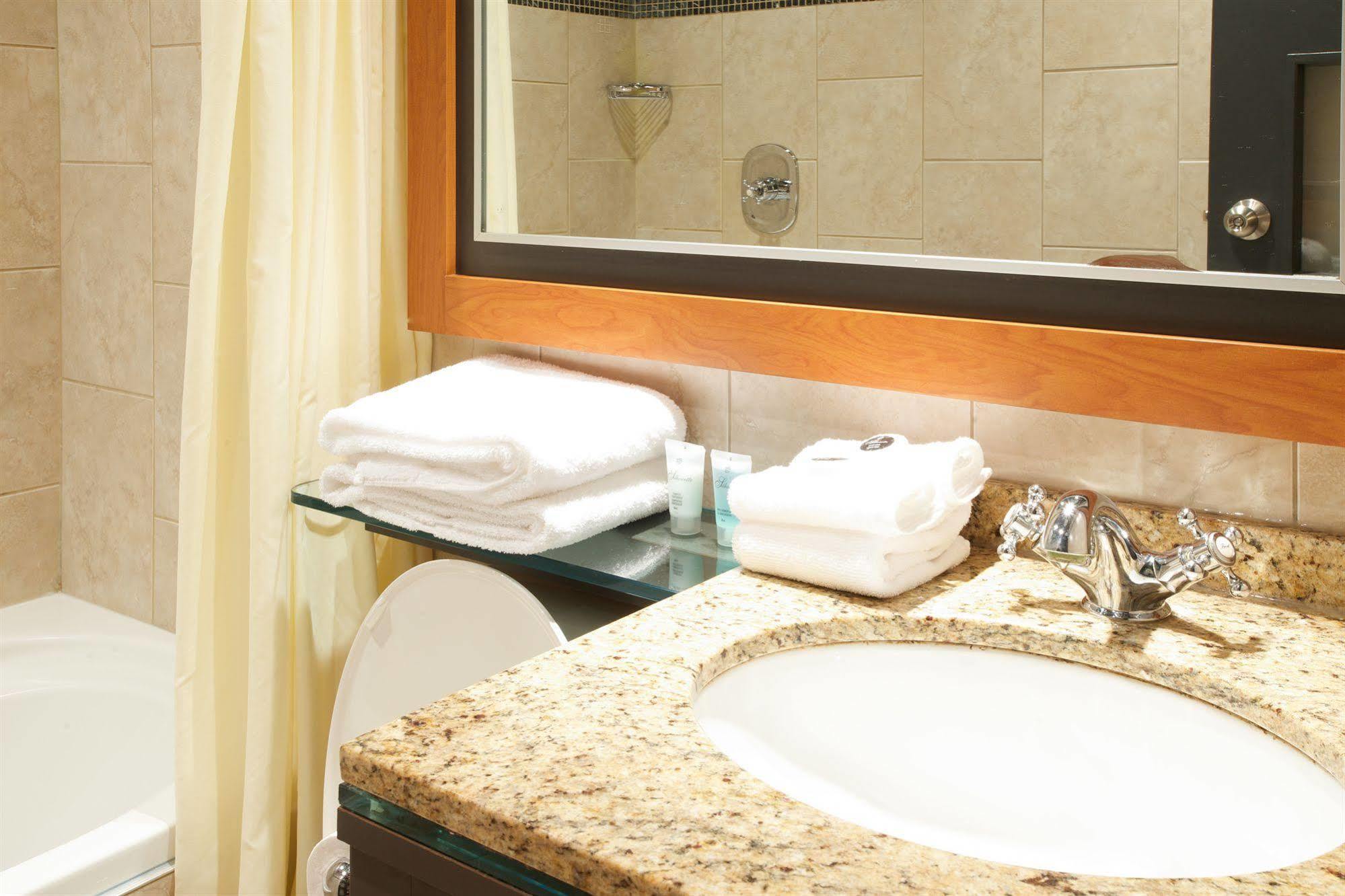 Le Chabrol Hotel&suites Hotel 3*